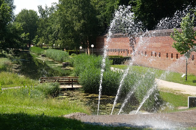 Teichpumpe als Basis für einen Springbrunnen